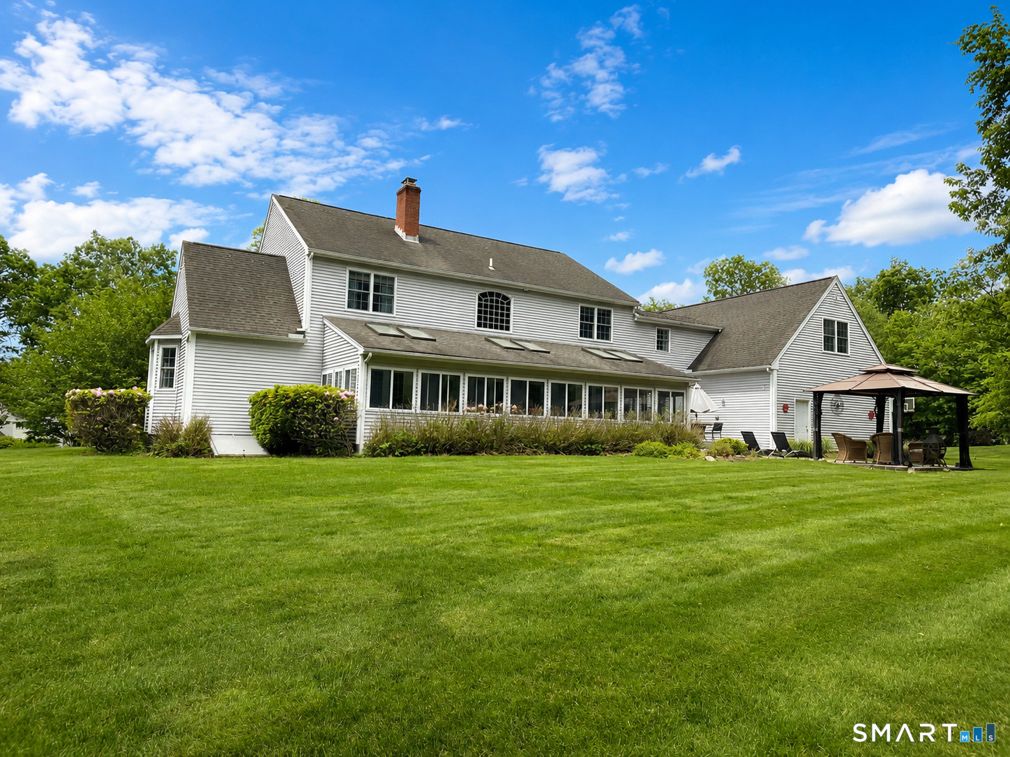 10 Isabell Drive