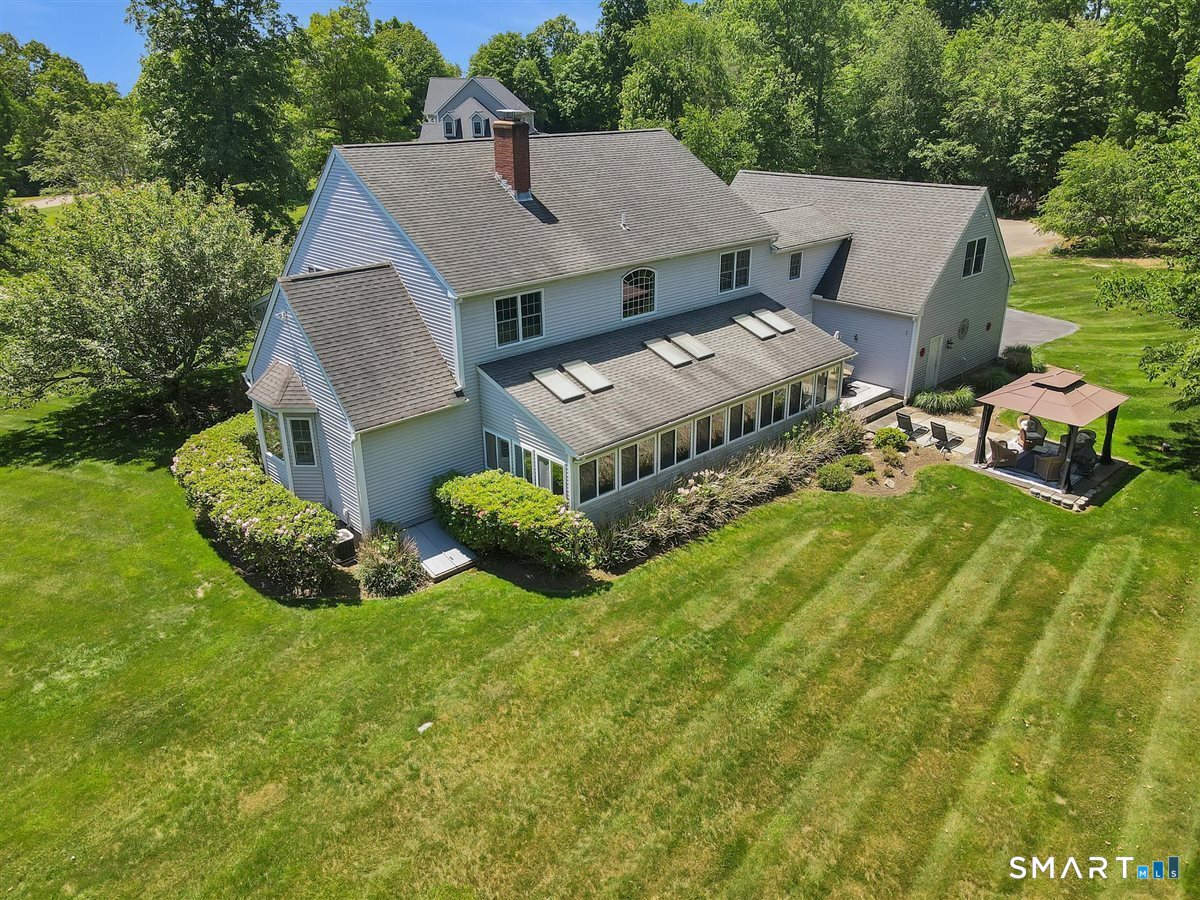 10 Isabell Drive