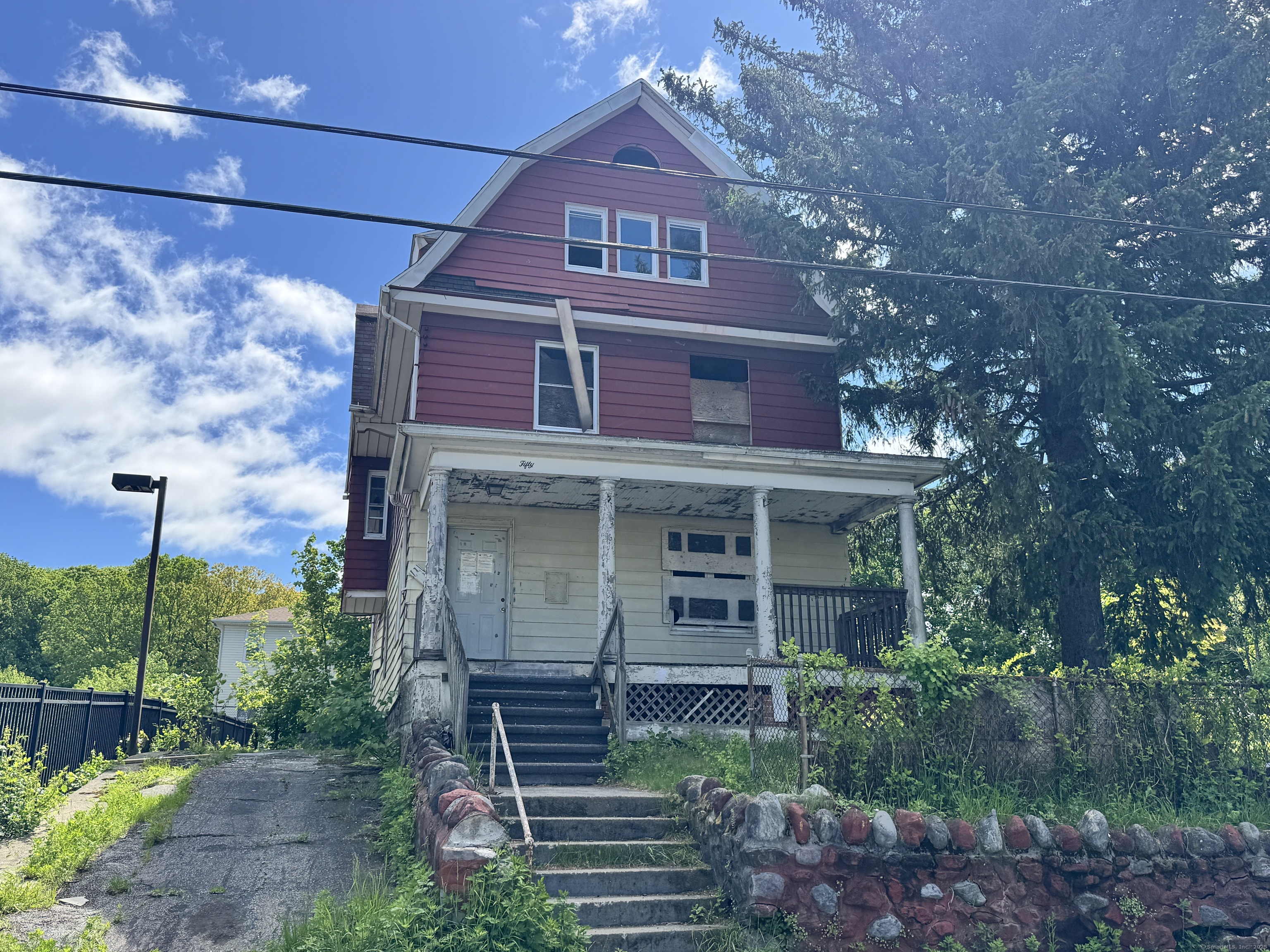 Property for Sale at Elmwood Avenue, Waterbury, Connecticut - Bedrooms: 8 
Bathrooms: 3 
Rooms: 14  - $189,900