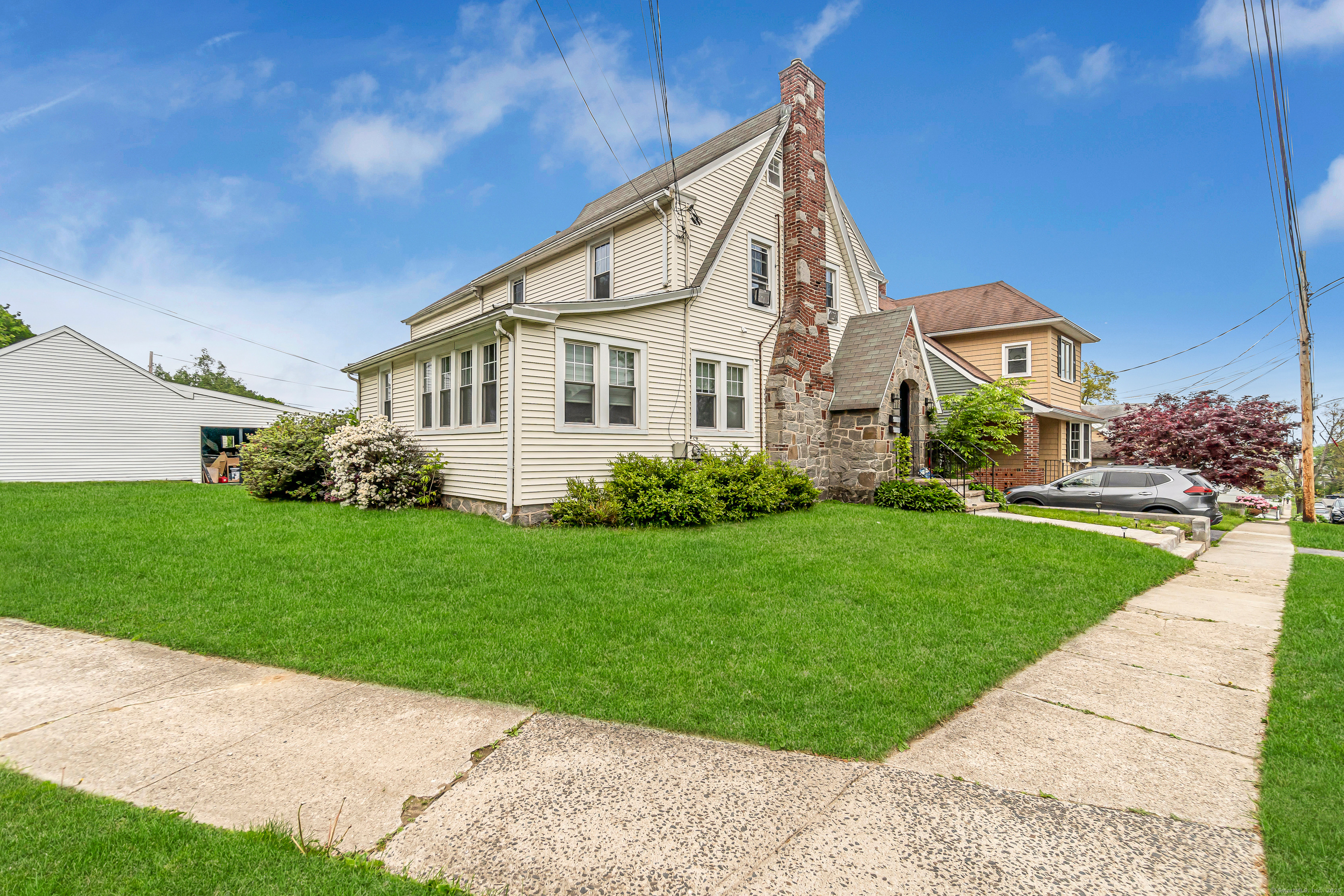 Rental Property at Temple Street 2, Stratford, Connecticut - Bedrooms: 2 
Bathrooms: 1 
Rooms: 4  - $2,500 MO.