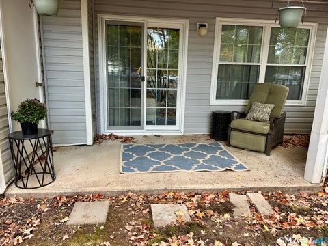 Tiny photo for 1 Forest Glen Circle #6, Middletown, CT 06457 (MLS # 24215771)