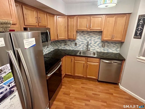 Tiny photo for 1 Forest Glen Circle #6, Middletown, CT 06457 (MLS # 24215771)