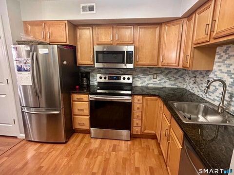 Tiny photo for 1 Forest Glen Circle #6, Middletown, CT 06457 (MLS # 24215771)