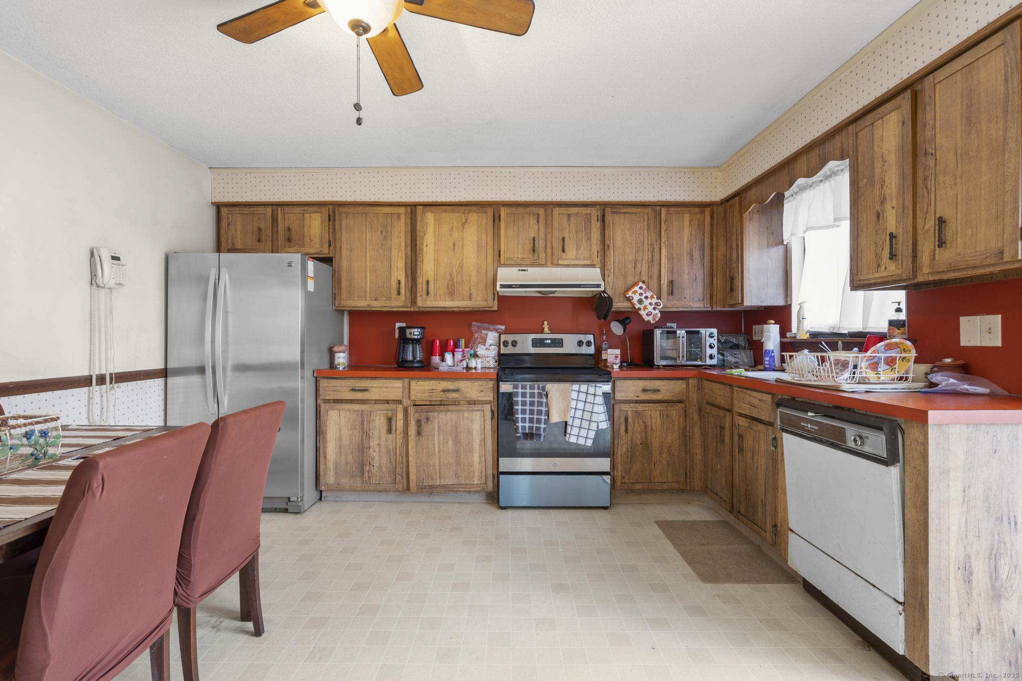 55 Bentwood Drive #APT 5, Waterbury, Connecticut image 5