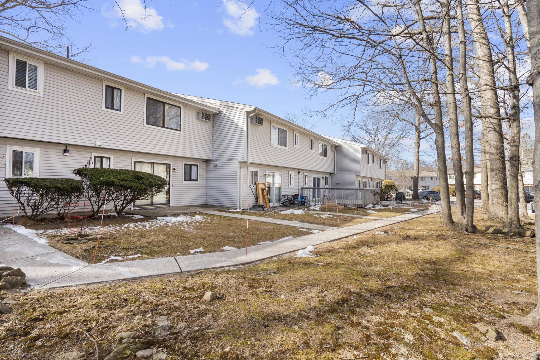 55 Bentwood Drive #APT 5, Waterbury, Connecticut image 3