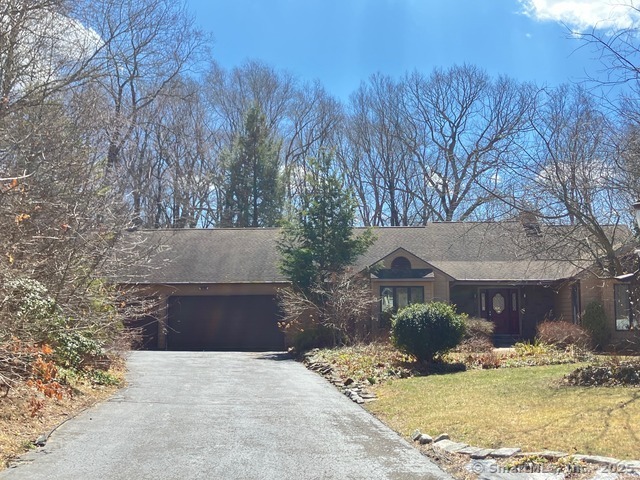 Visconti Drive, Naugatuck, Connecticut - 3 Bedrooms  
3 Bathrooms  
8 Rooms - 