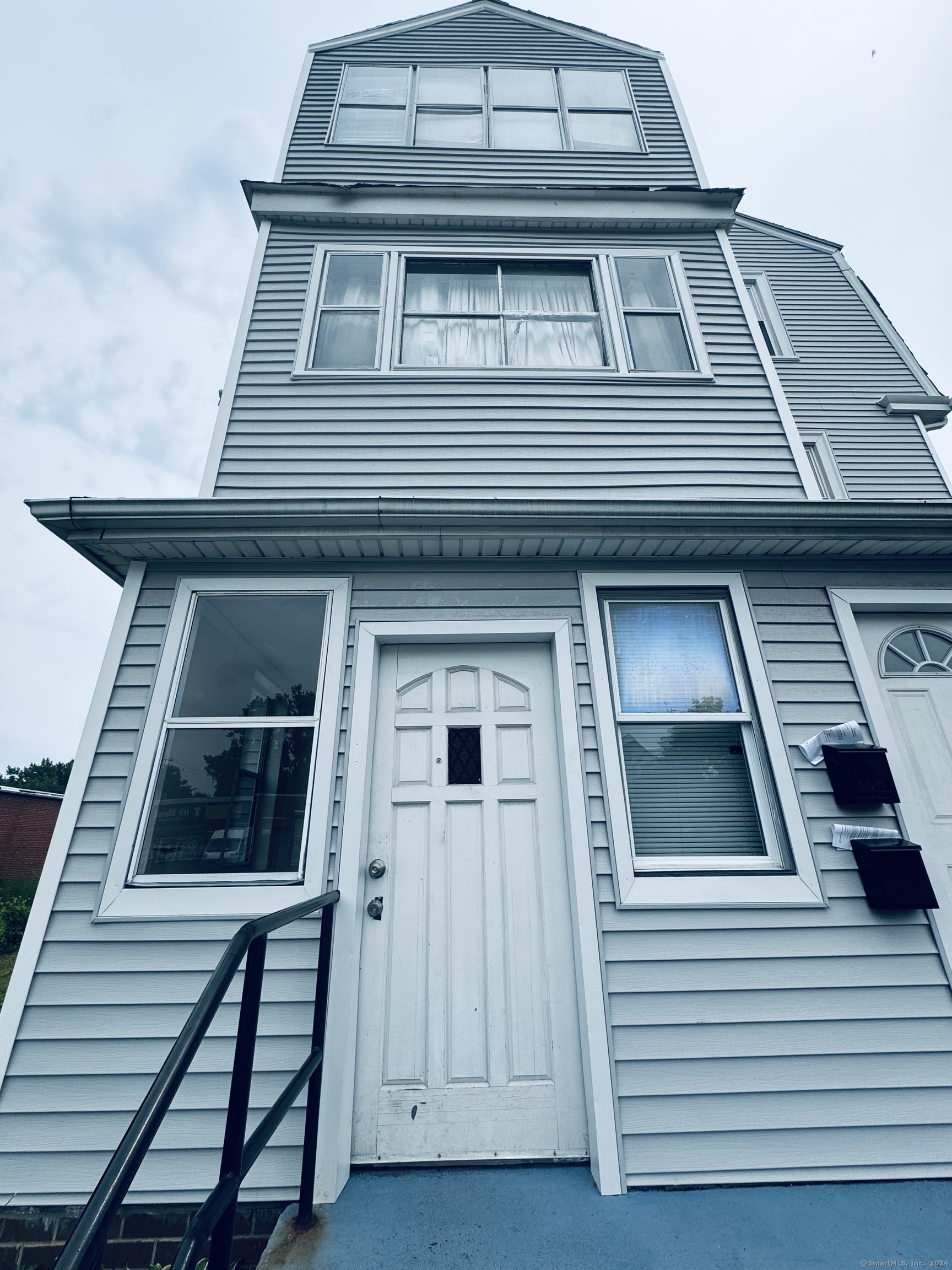 Rental Property at 2730 Main Street, Hartford, Connecticut - Bedrooms: 3 
Bathrooms: 1 
Rooms: 5  - $1,750 MO.
