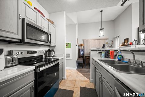 Tiny photo for 211 Carriage Crossing Lane #211, Middletown, CT 06457 (MLS # 24146912)