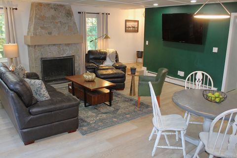 Tiny photo for 360 Fountain Street #APT 5, New Haven, CT 06515 (MLS # 24142359)