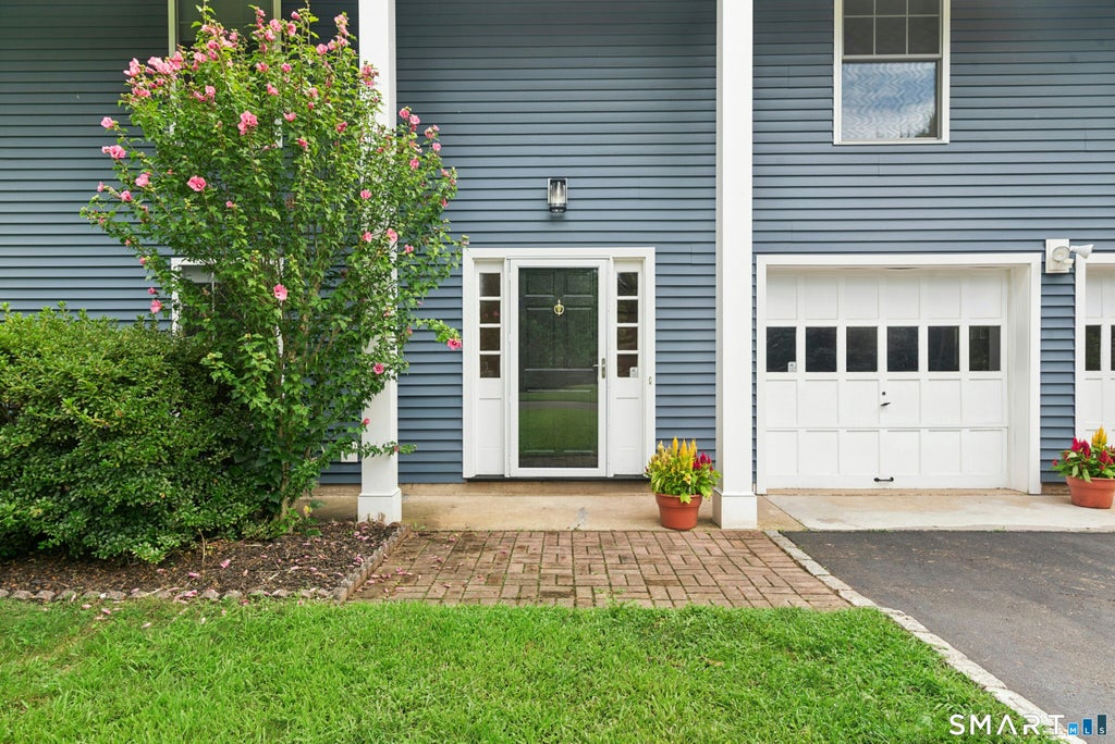 Photo of 20 Lincoln Drive, New Canaan, CT 06840 (MLS # 24195032)