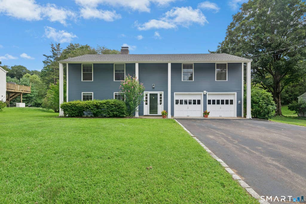 Photo of 20 Lincoln Drive, New Canaan, CT 06840 (MLS # 24195032)