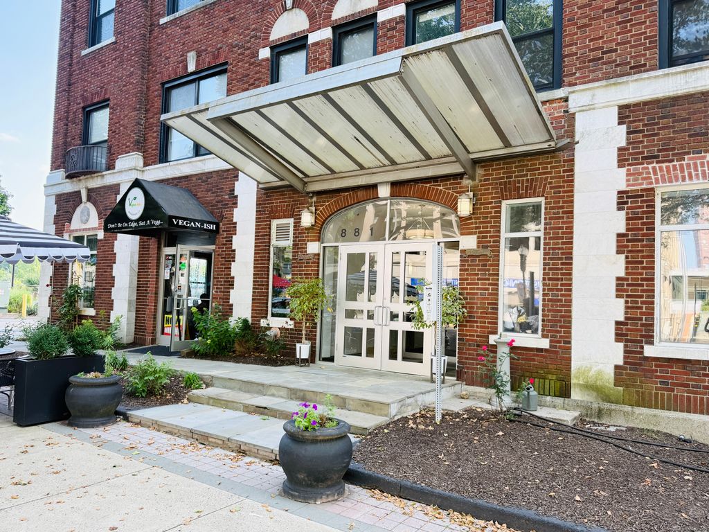 Photo of 881 Lafayette Boulevard #2H, Bridgeport, CT 06604 (MLS # 24159251)