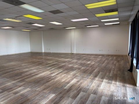 Tiny photo for 200 Boston Post Road #3, Orange, CT 06477 (MLS # 24152858)