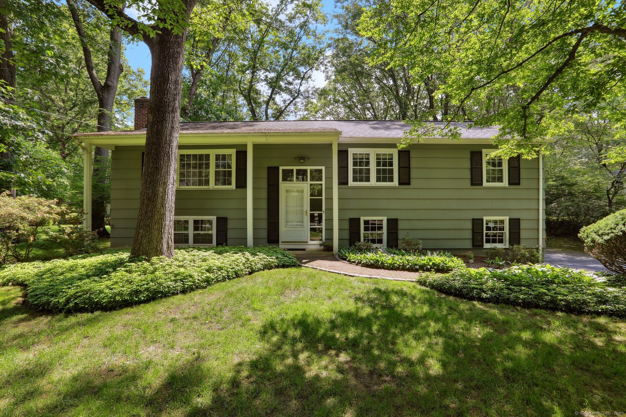Property for Sale at Wayfaring Road, Norwalk, Connecticut - Bedrooms: 3 
Bathrooms: 3 
Rooms: 8  - $669,900