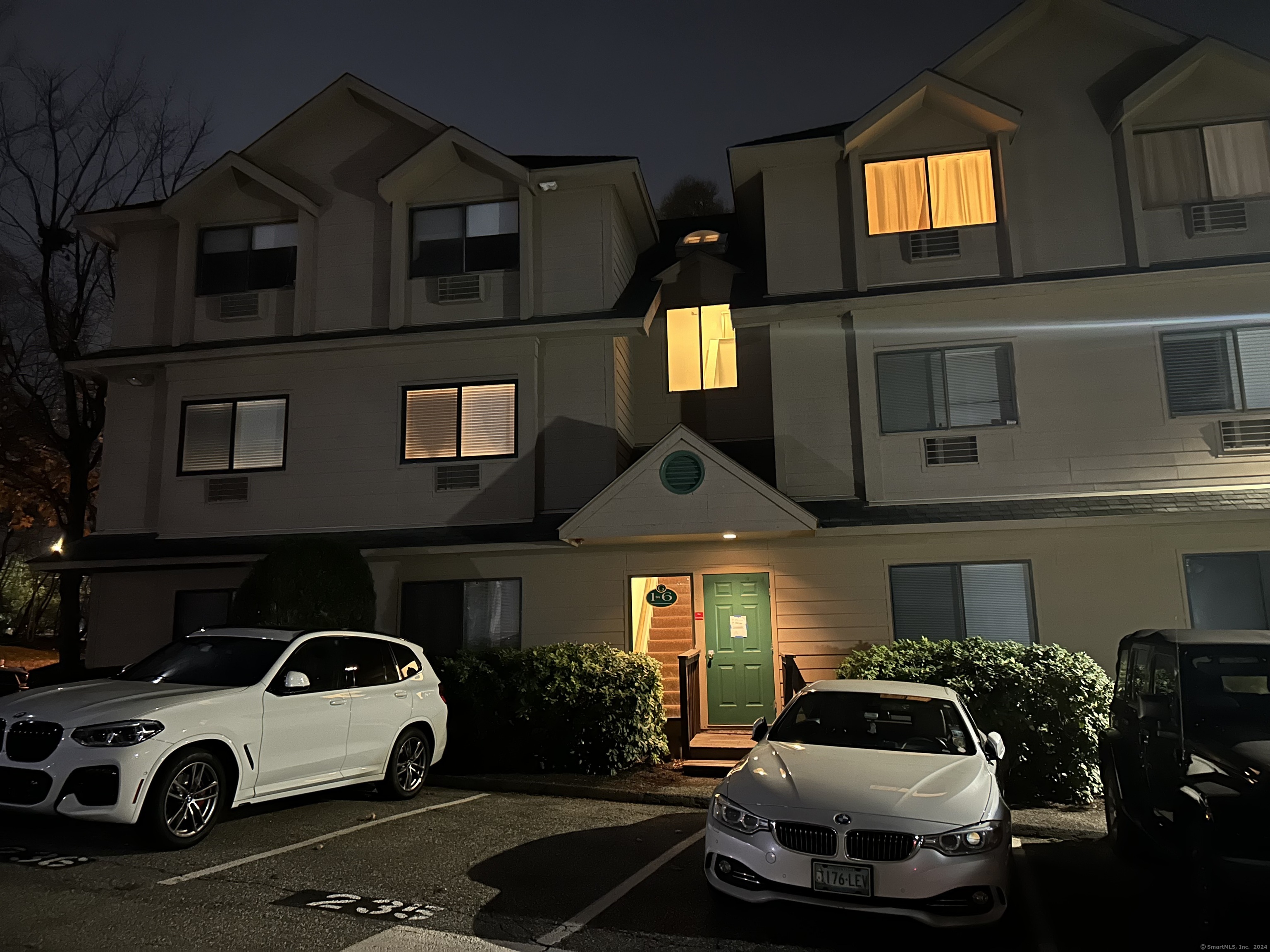 97 Richards Avenue Apt G2, Norwalk, Connecticut - 2 Bedrooms  
2 Bathrooms  
4 Rooms - 