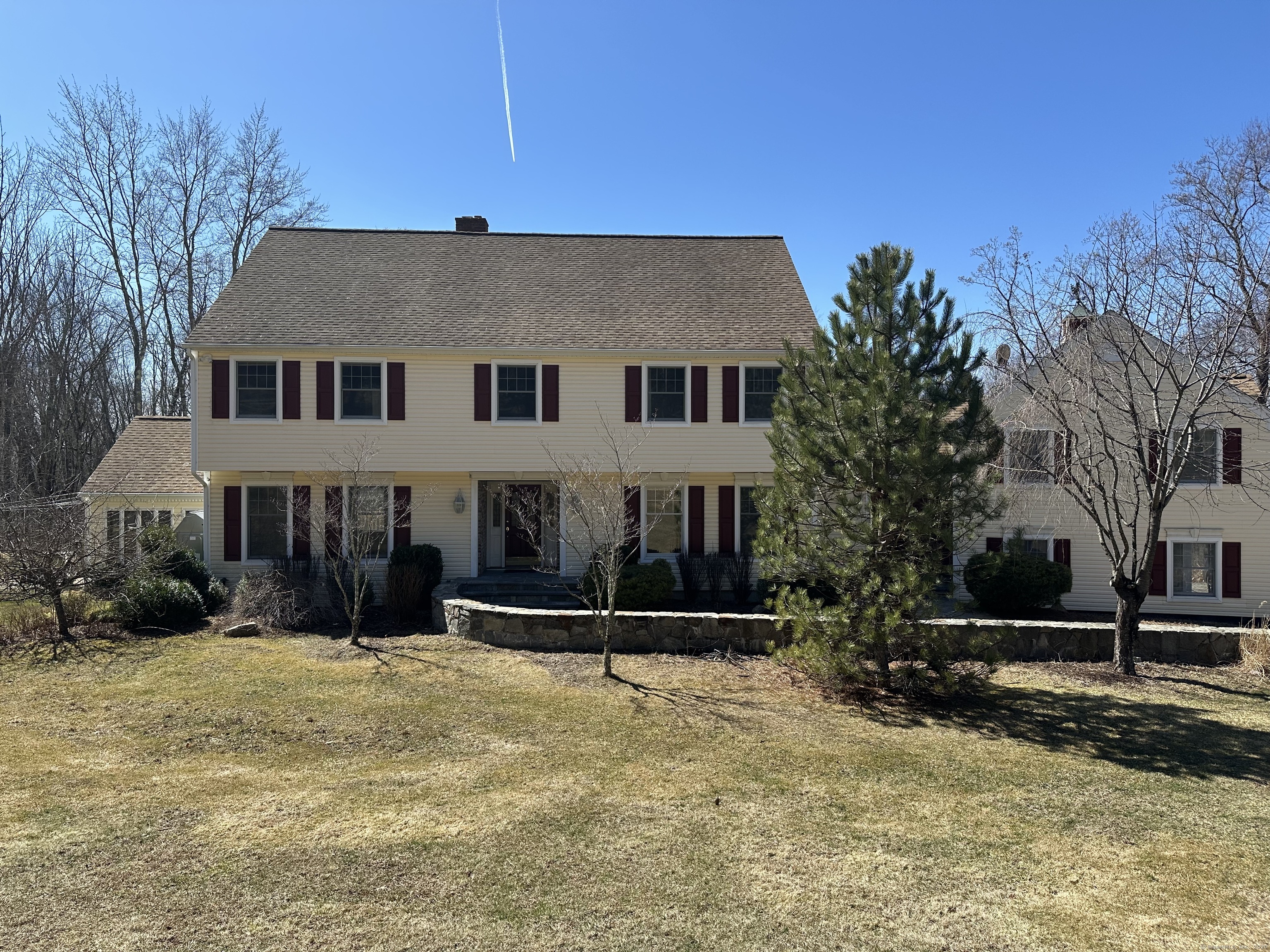 Saddle Ridge Road, New Milford, Connecticut - 4 Bedrooms  
4 Bathrooms  
10 Rooms - 