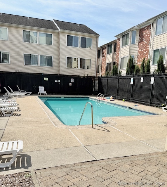 Stamford, Connecticut 06902, United States, 2 Bedrooms Bedrooms, ,3 BathroomsBathrooms,Residential,Active,223679