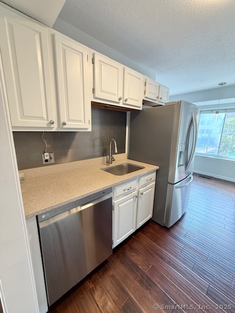 Stamford, Connecticut 06902, United States, 2 Bedrooms Bedrooms, ,3 BathroomsBathrooms,Residential,Active,223679