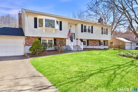 Homes For Sale - 91 Russo Drive<br/> Guilford, CT 06437