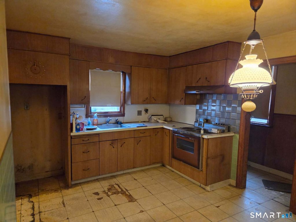 Photo of 128 Portsea Street, New Haven, CT 06519 (MLS # 24151035)