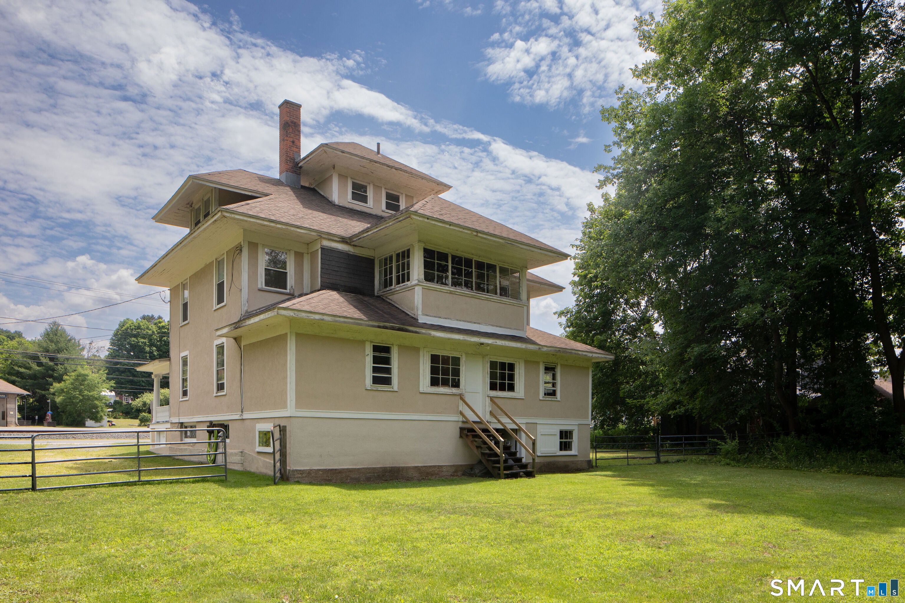 121 Railroad Street