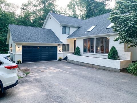 Photo of 25 S Stonybrook Drive, Marlborough, CT 06447 (MLS # 24135206)