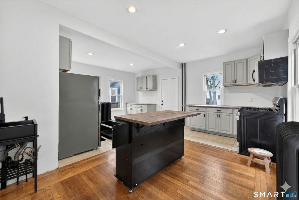 Photo of 201 Ivy Street, New Haven, CT 06511 (MLS # 24148110)