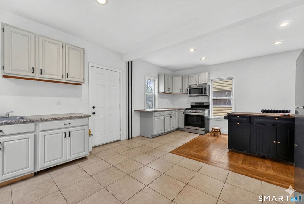 Photo of 201 Ivy Street, New Haven, CT 06511 (MLS # 24148110)