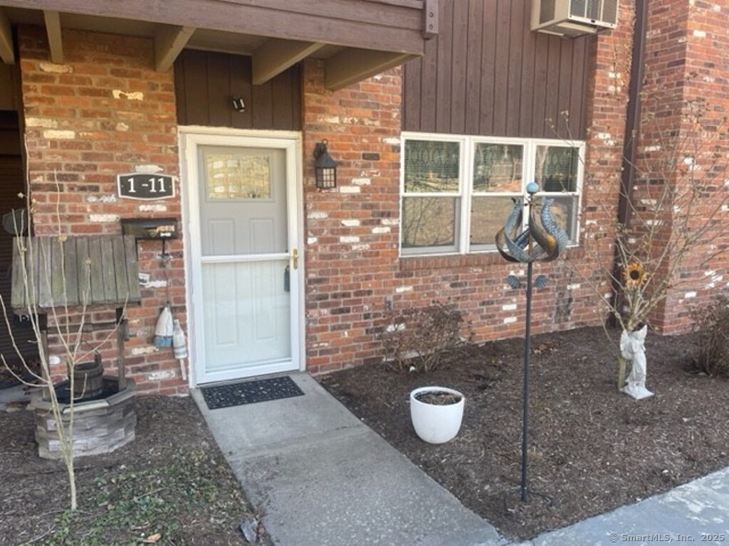 Lyman Road Apt 1-11, Wolcott, Connecticut - 2 Bedrooms  
1 Bathrooms  
5 Rooms - 