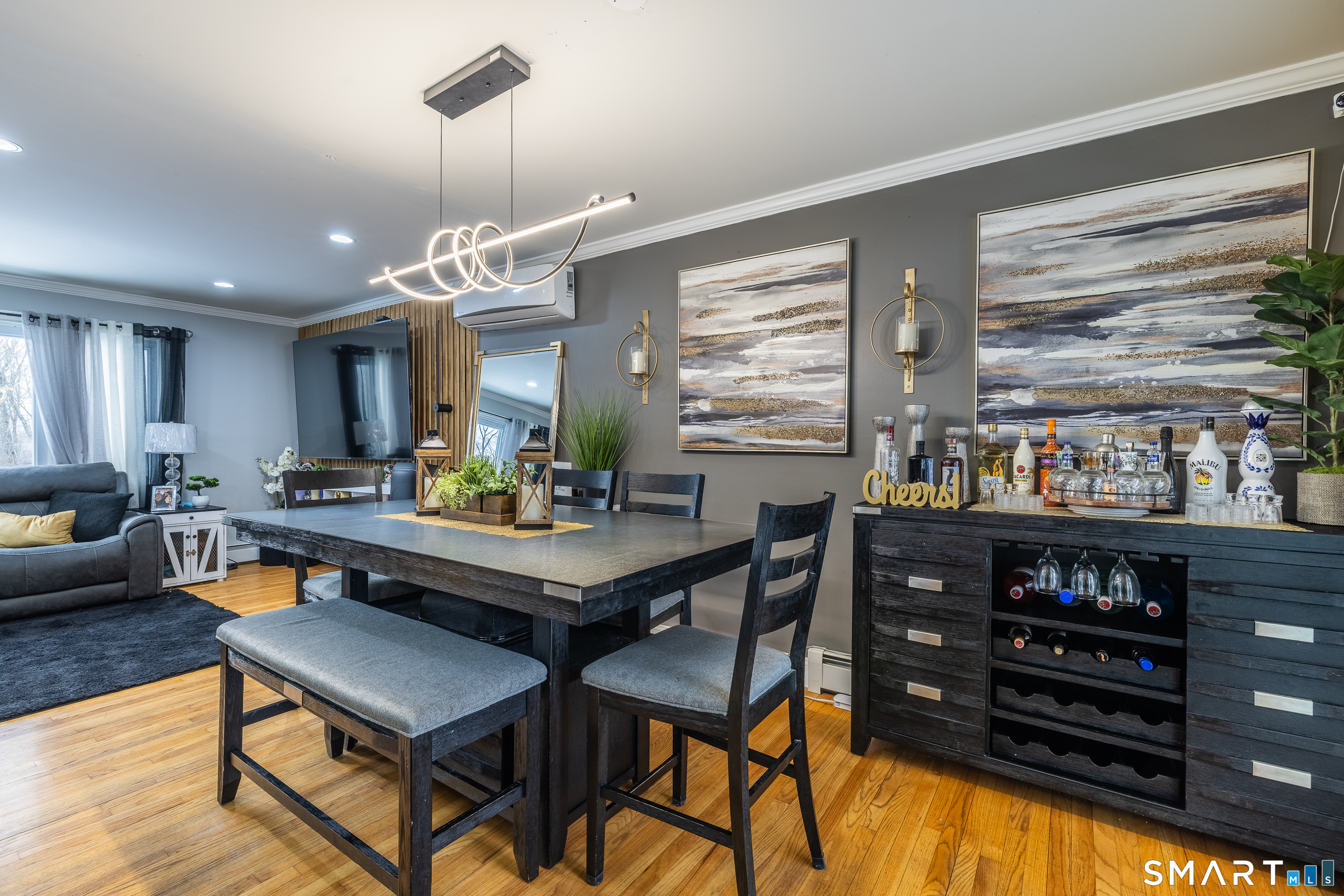6 Chaucer Drive