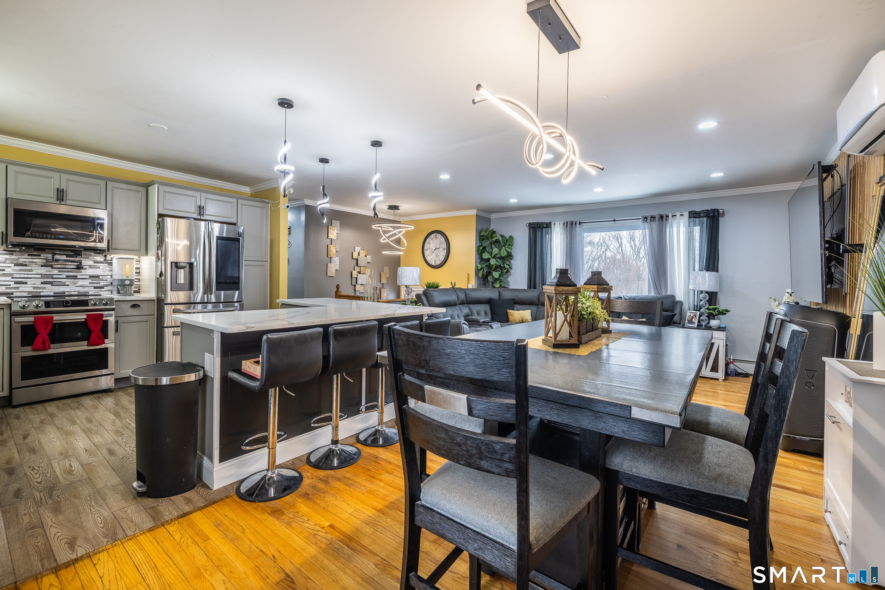 6 Chaucer Drive