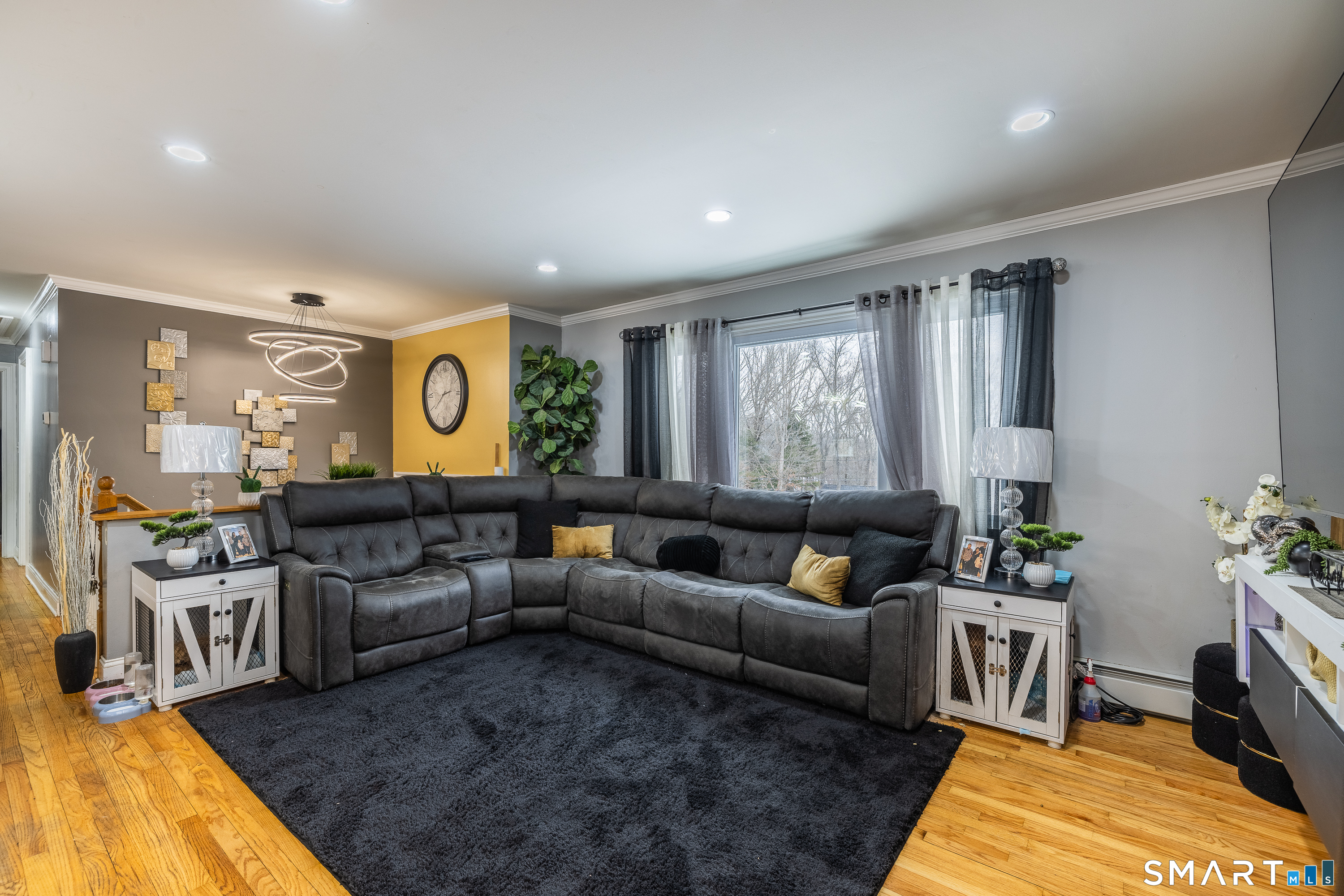 6 Chaucer Drive