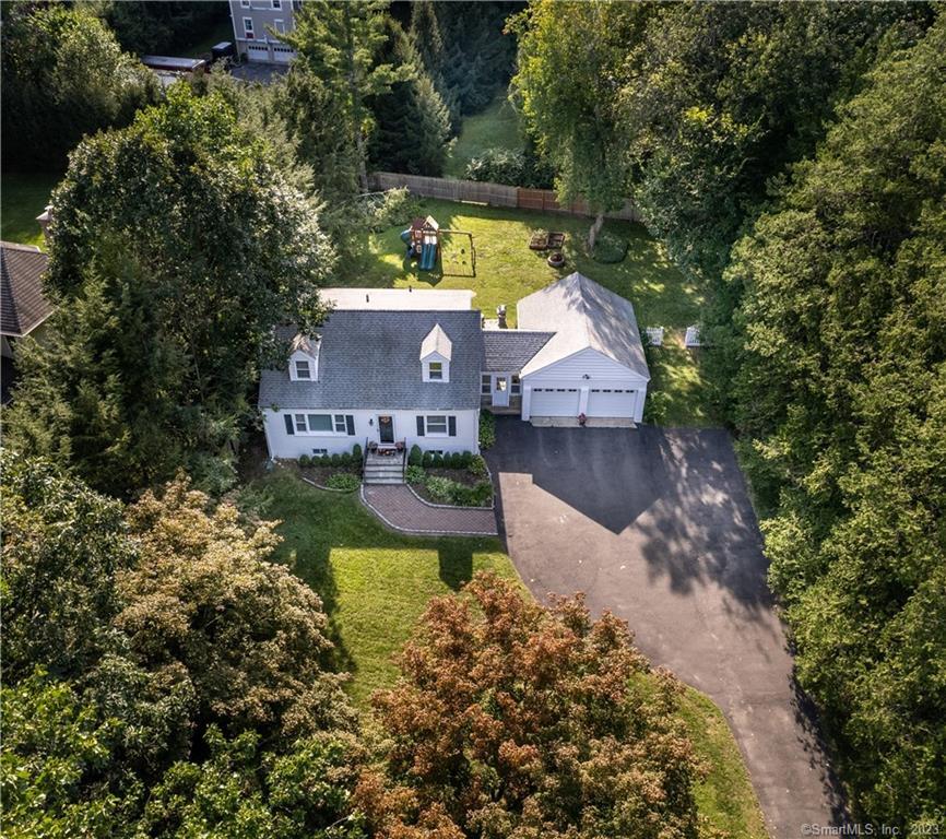 Photo 1 of 30 Parade Hill Road, New Canaan, Connecticut, $875,000, Web #: 170438143