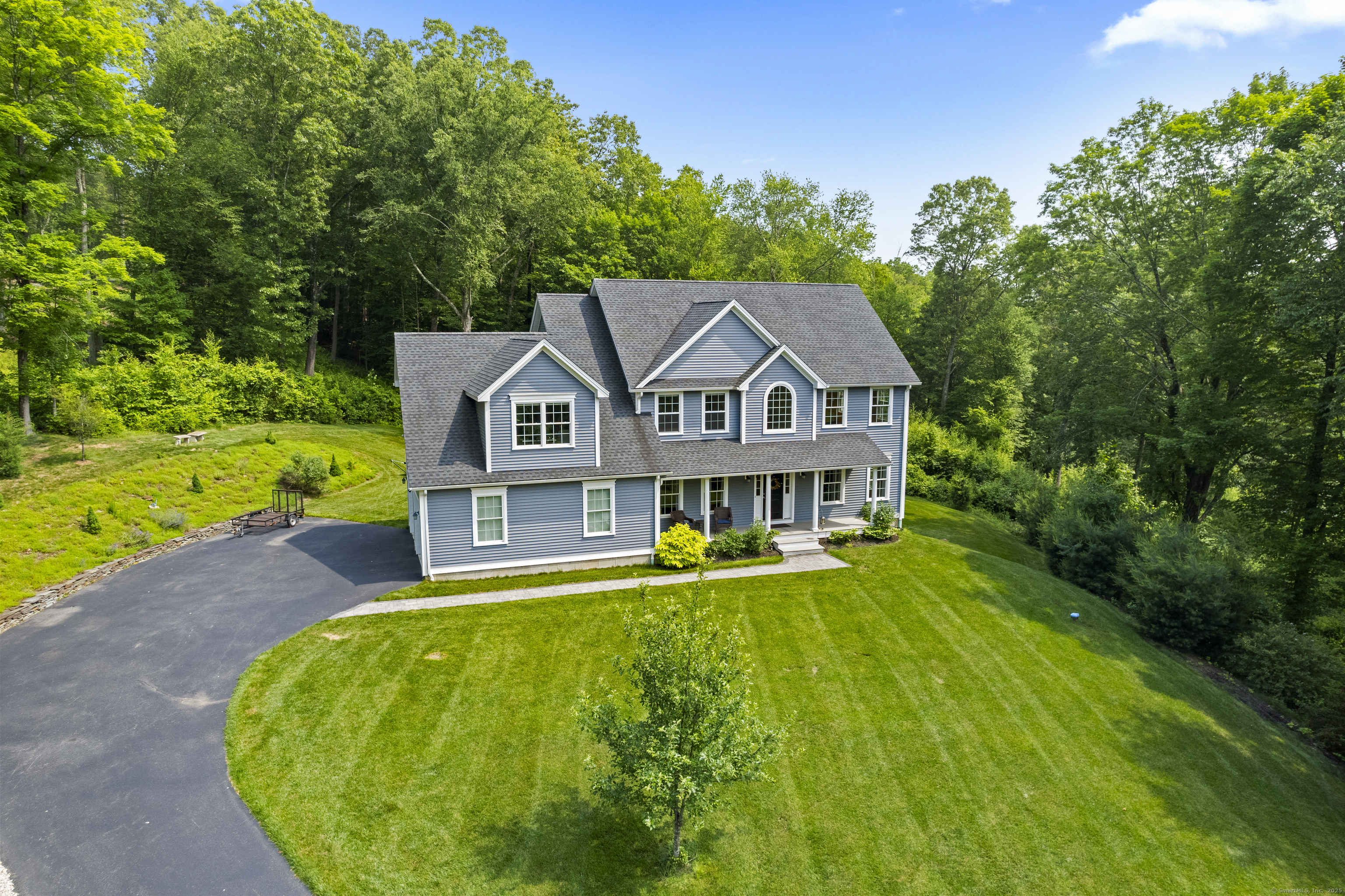 Ichabod Road, Southbury, Connecticut - 4 Bedrooms  
3 Bathrooms  
7 Rooms - 