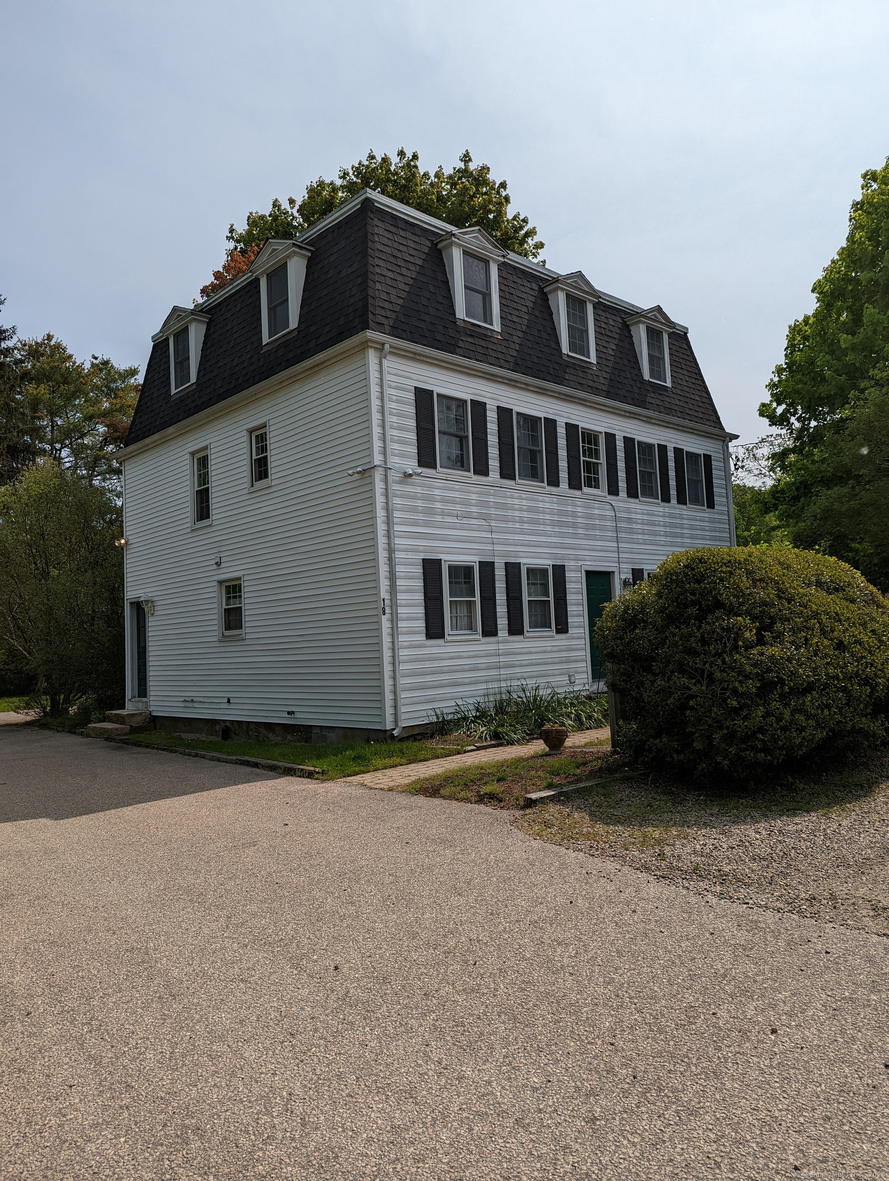 18 Main Street, Stonington, Connecticut - 2 Bedrooms  
1 Bathrooms  
4 Rooms - 