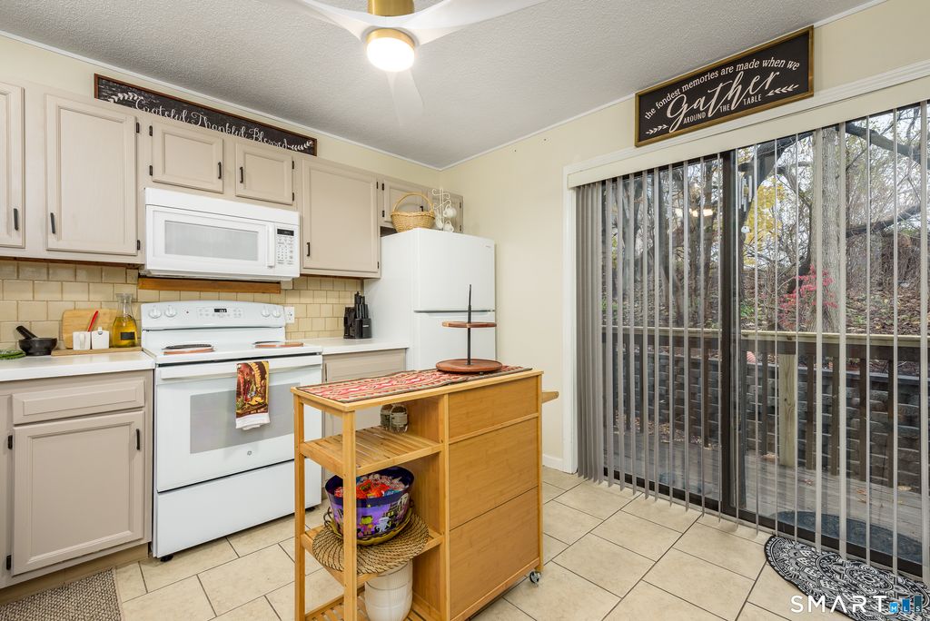 Photo of 181 Hicks Street #APT 2C, Meriden, CT 06450 (MLS # 24148699)