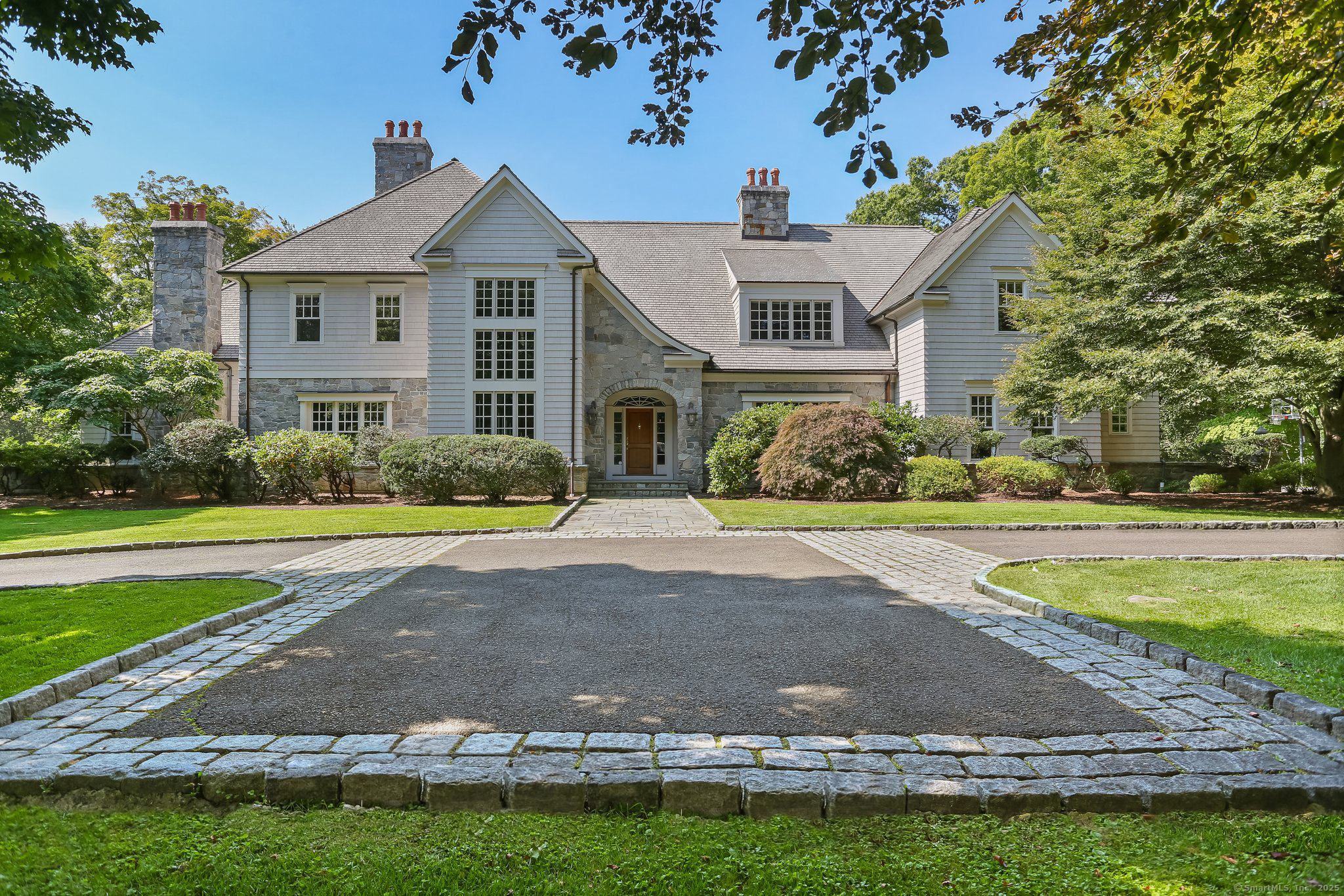 Ponus Ridge, New Canaan, Connecticut - 5 Bedrooms  
7.5 Bathrooms  
12 Rooms - 