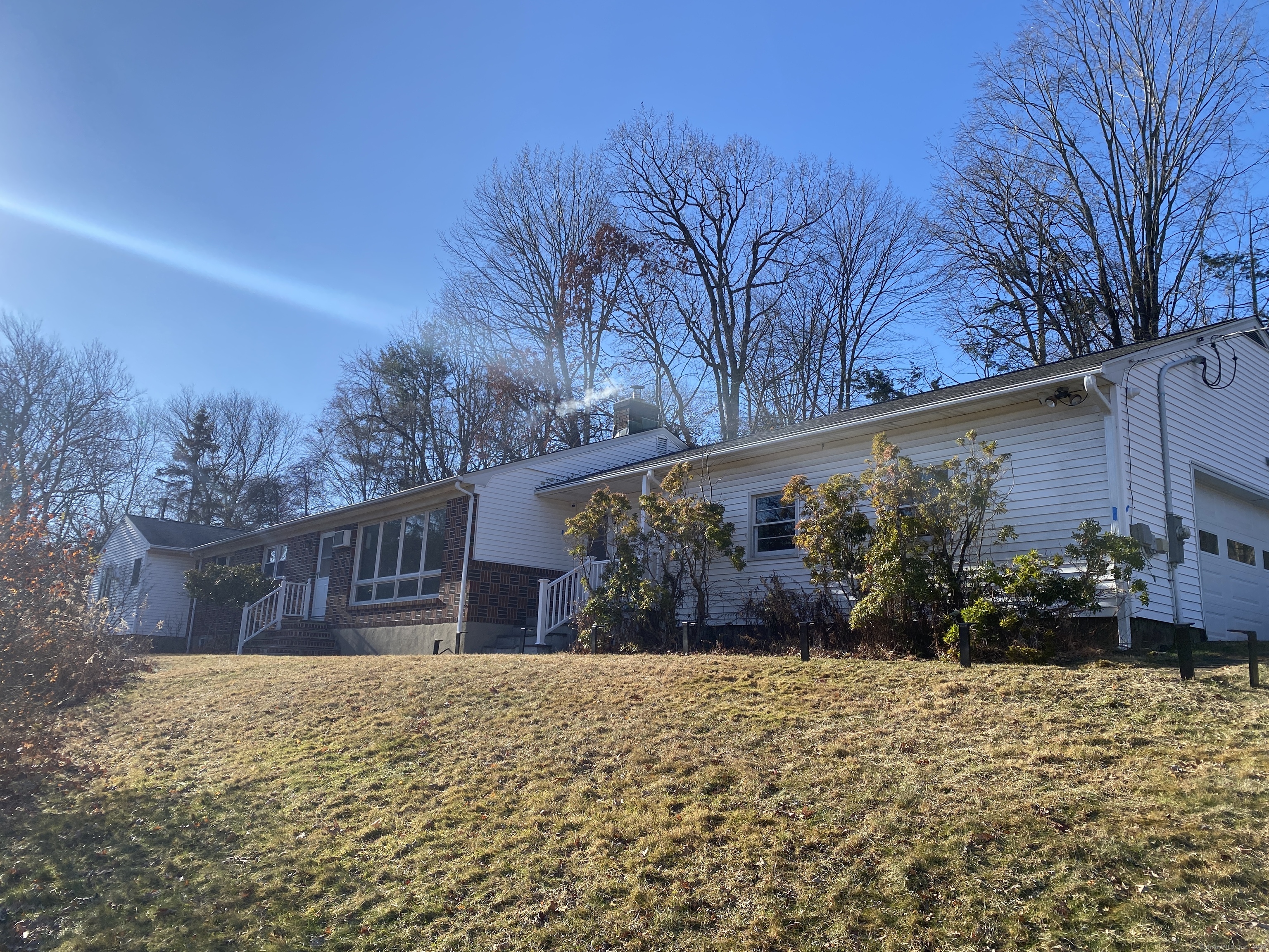 17 Brush Drive, New Fairfield, Connecticut - 2 Bedrooms  
1 Bathrooms  
5 Rooms - 