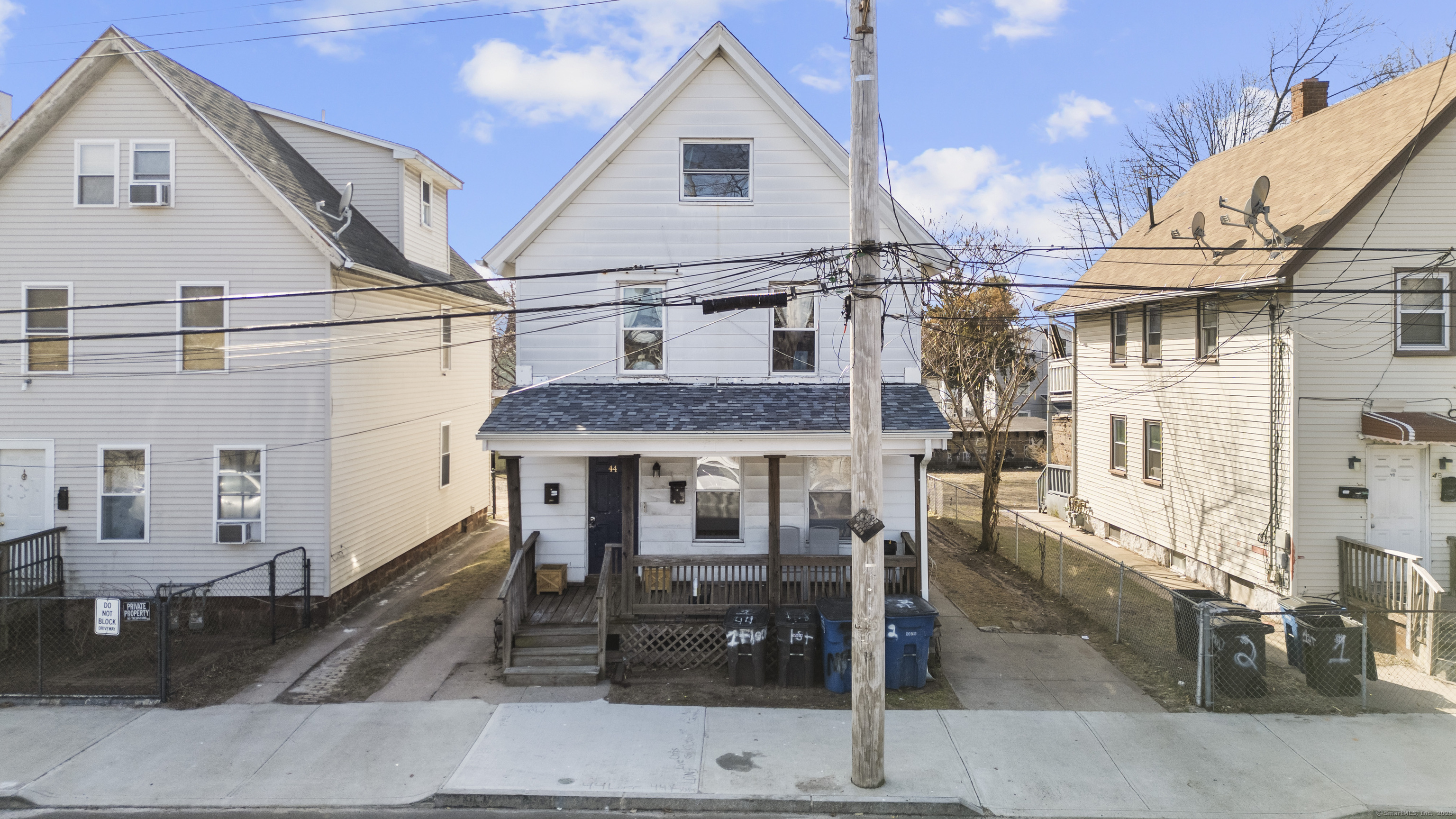Property for Sale at Bright Street, New Haven, Connecticut - Bedrooms: 6 
Bathrooms: 2 
Rooms: 12  - $359,999