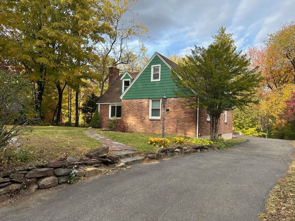 Photo of 70 Tunxis Avenue, Bloomfield, CT 06002 (MLS # 24134534)