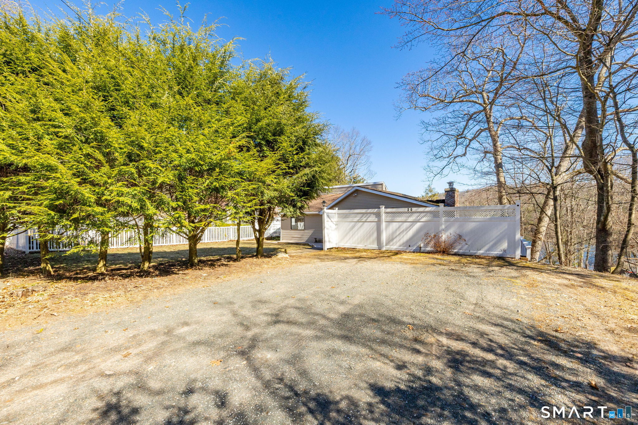 20 West Lakeview Drive