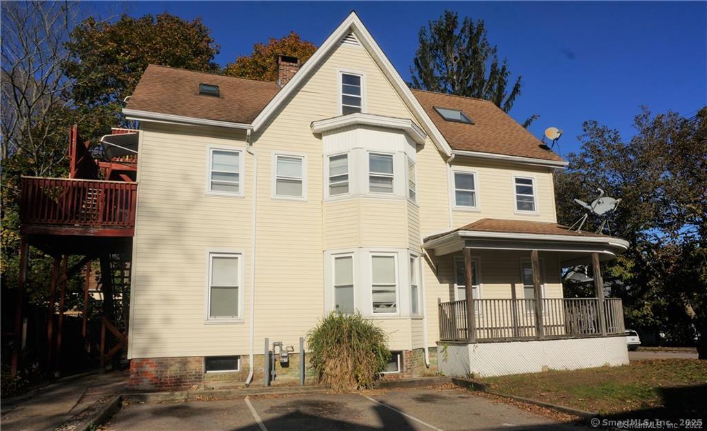 Central Avenue, Norwich, Connecticut - 5 Bedrooms  
3 Bathrooms  
14 Rooms - 