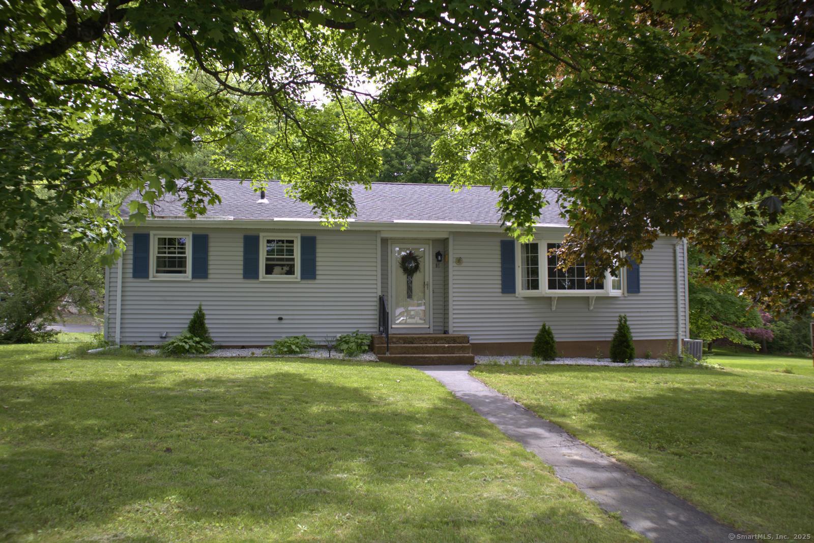Training Hill Road, Middletown, Connecticut - 3 Bedrooms  
2 Bathrooms  
6 Rooms - 