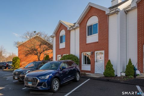 Condo For Sale - 585 Park Road #7-2<br/> Waterbury, CT 06708