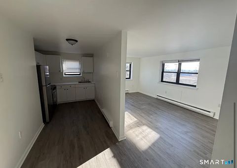 Multifamily For Rent - 832 Atlantic Street #4A<br/> Bridgeport, CT 06604