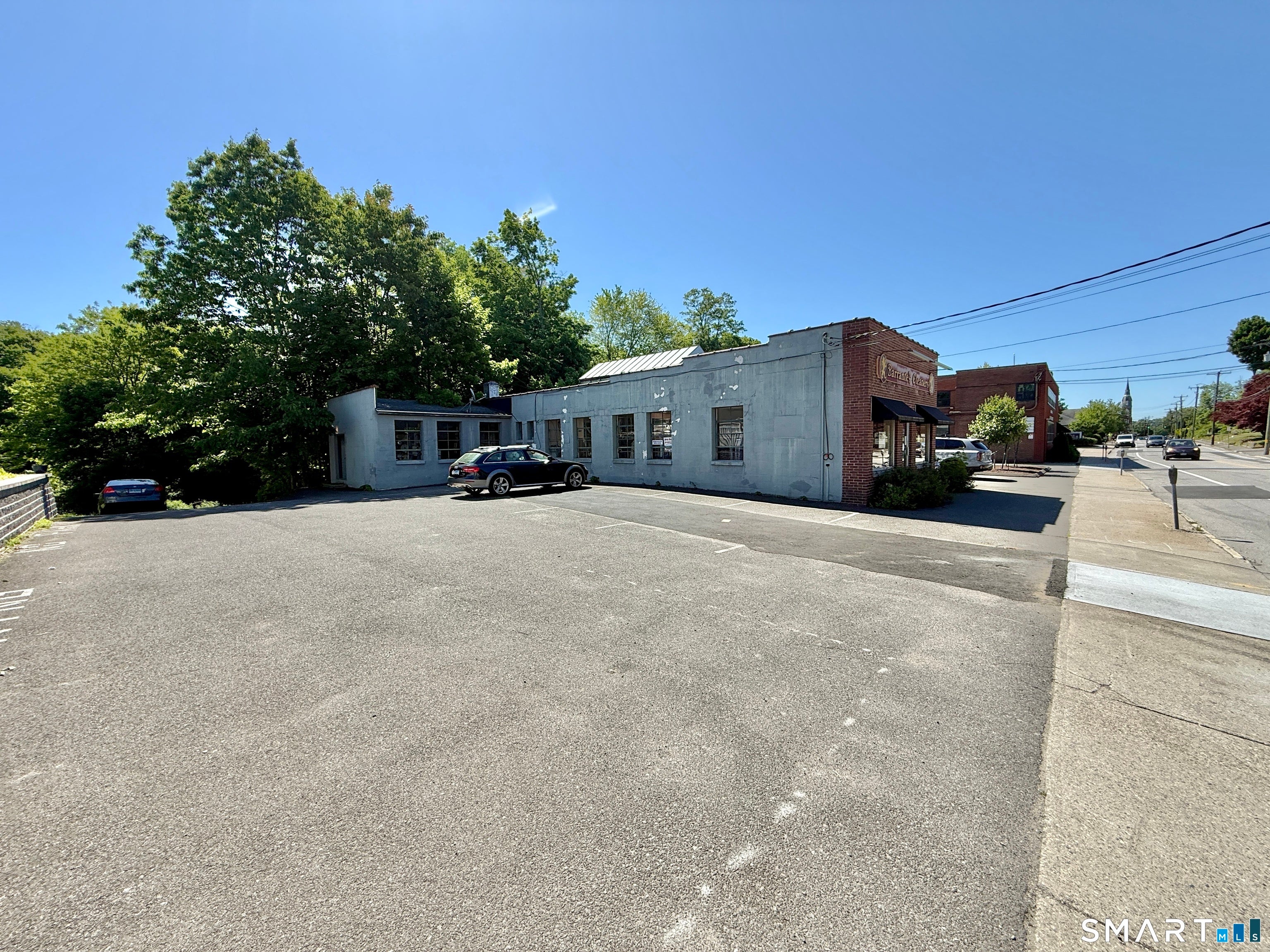 372 Main Street