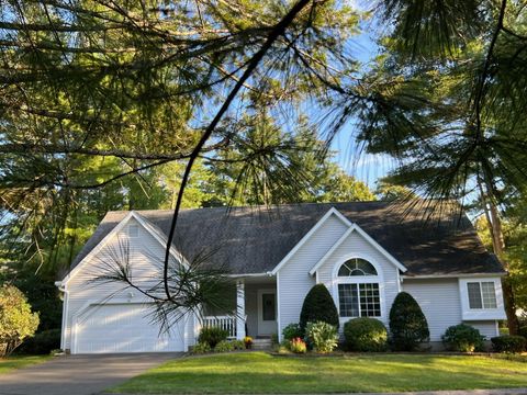 Photo of 28 Edgewood Court #28, Simsbury, CT 06070 (MLS # 24174525)