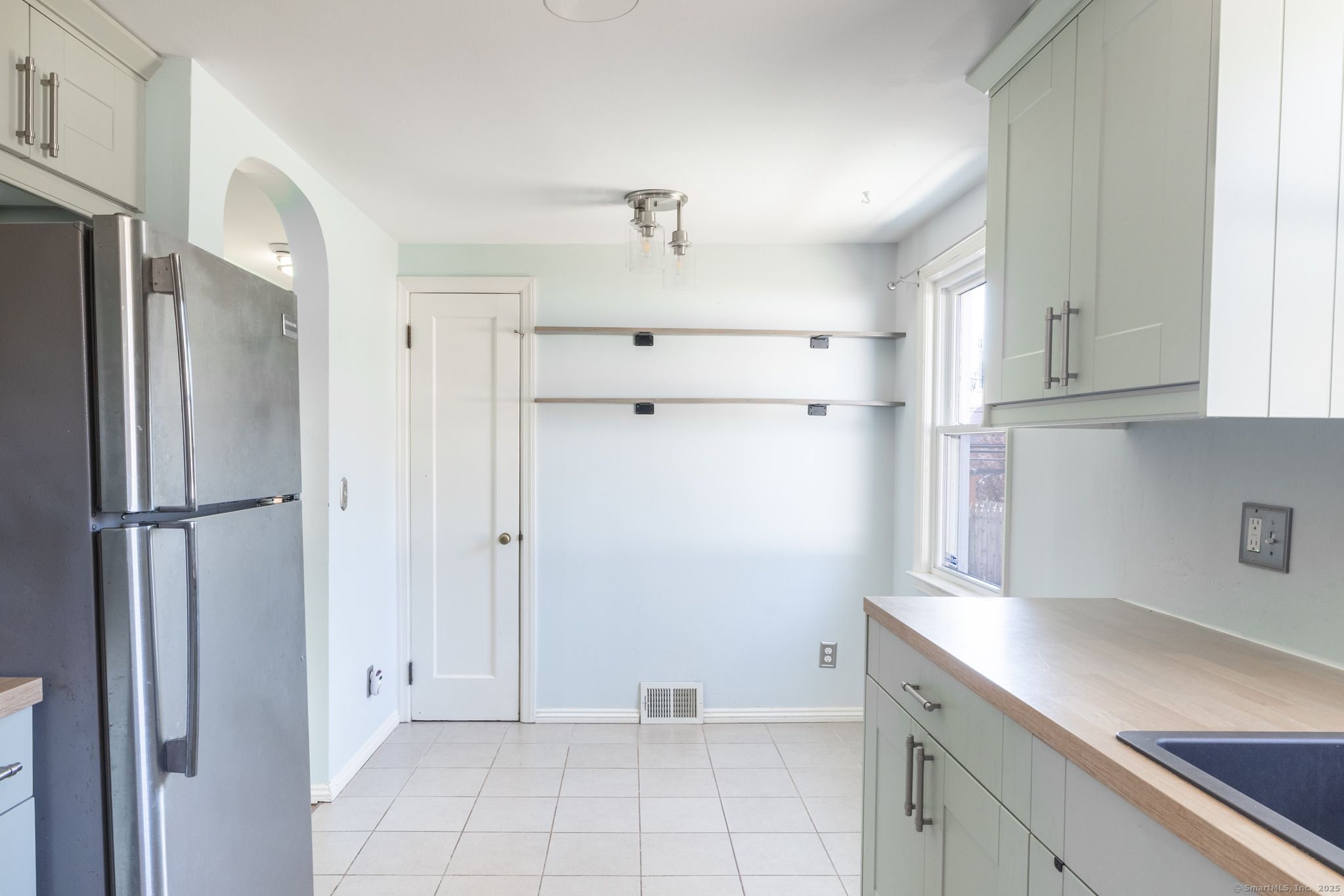 86 Lois Street, Bristol, Connecticut image 6