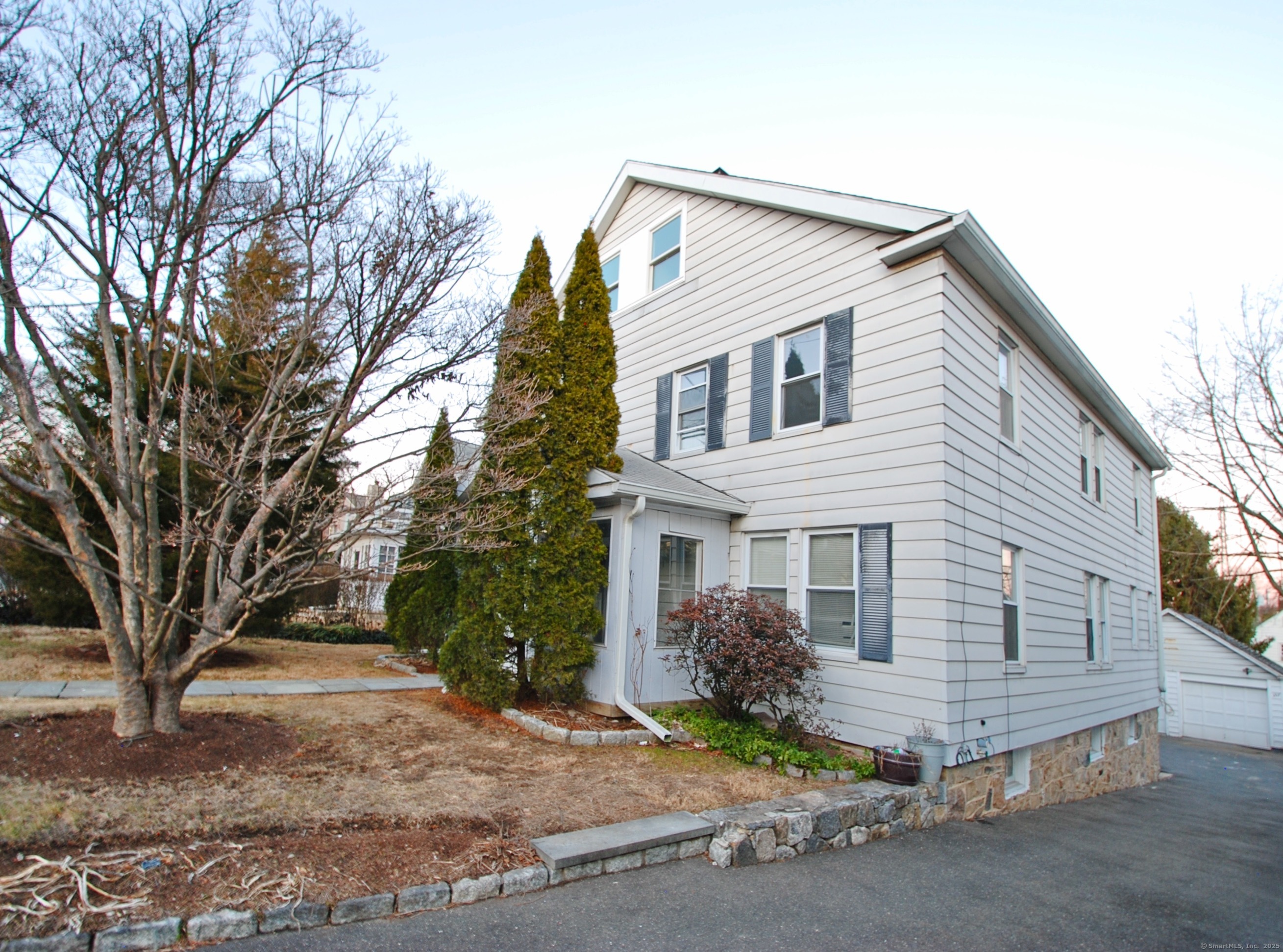 Rental Property at Glenbrook Road 1, Stamford, Connecticut - Bedrooms: 4 
Bathrooms: 2 
Rooms: 10  - $4,050 MO.