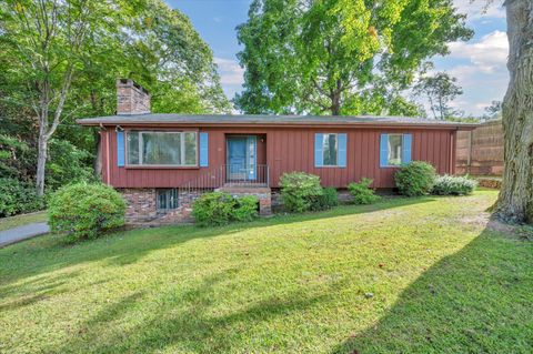 15 Cedar Street Essex CT 06409